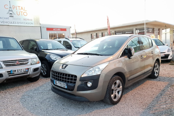 PEUGEOT 3008