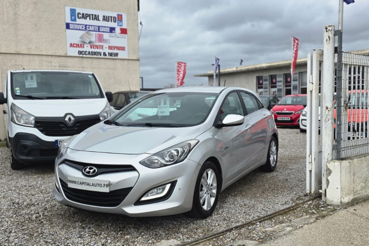 HYUNDAI i30